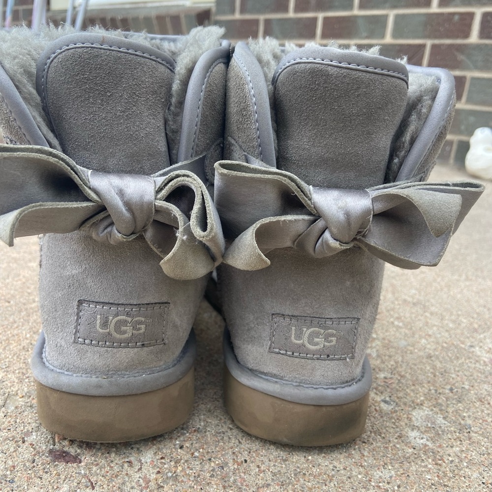 Cute Ugg boots good condition some dirt/spots size 7